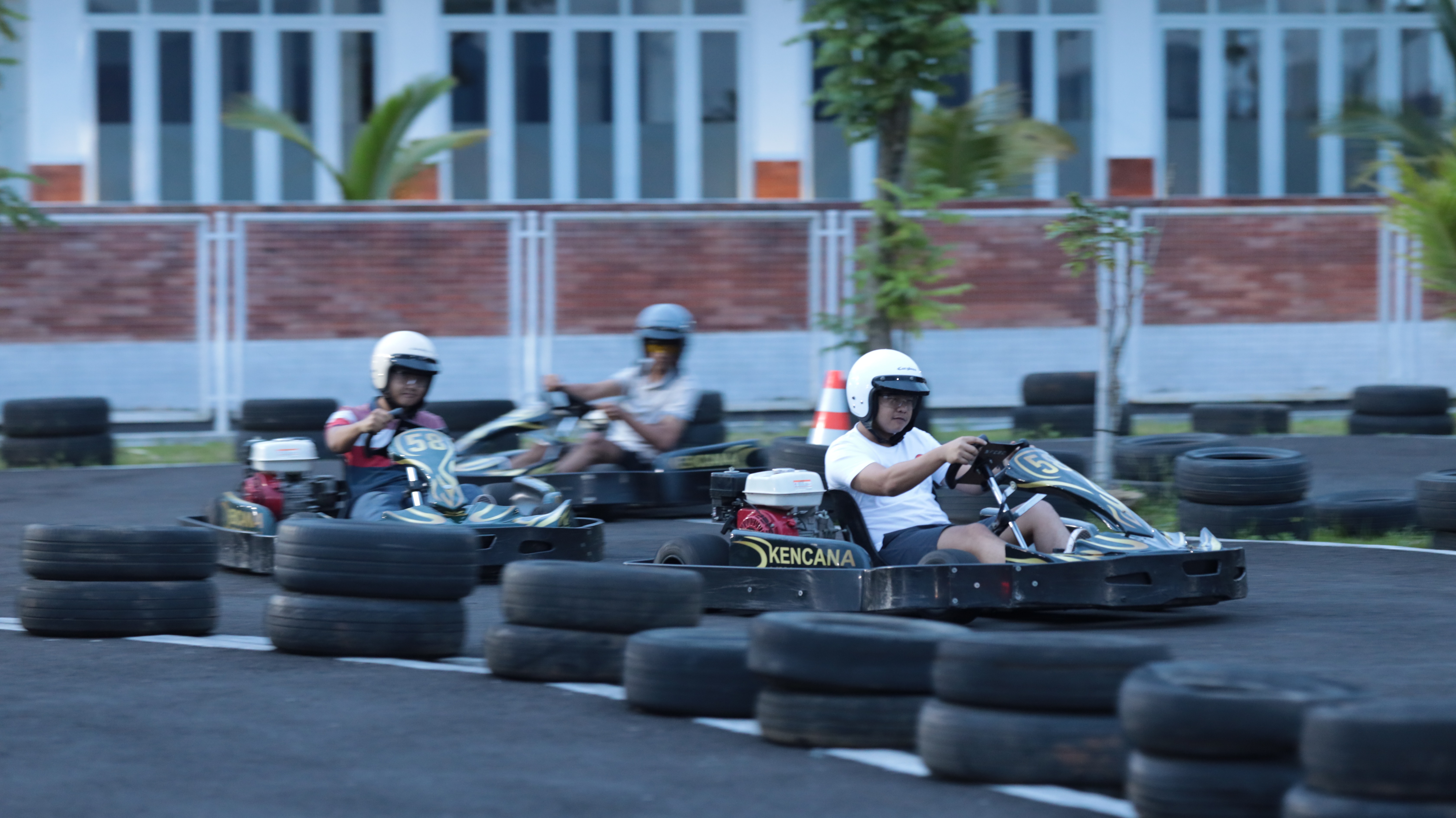 Arena bermain gokart yang luas