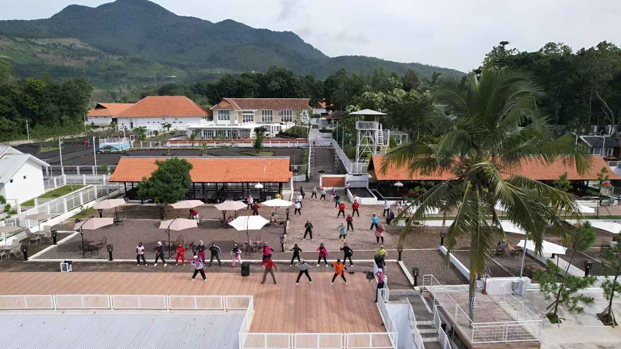 Olahraga Ringan di Alam Terbuka: Jalan Sehat Hingga Yoga Keluarga